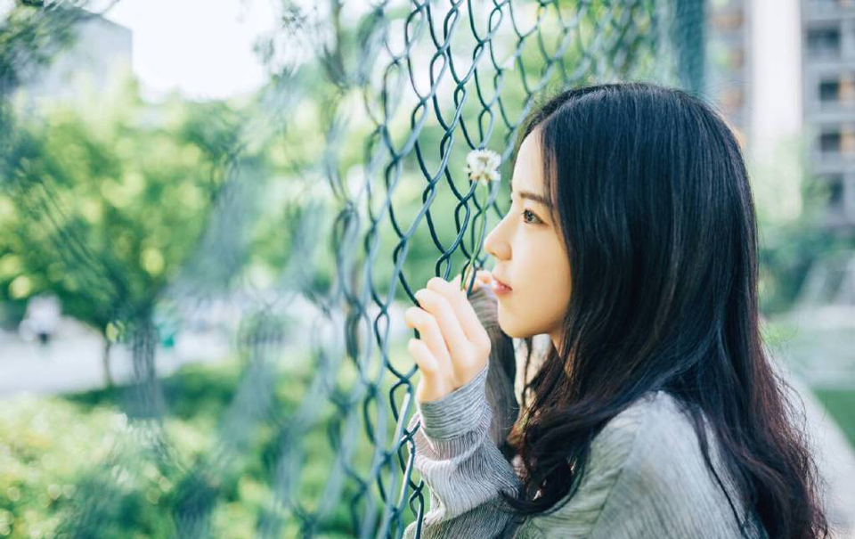 我们不走性感路线，我们走果敢路线。——韩寒《光荣日》